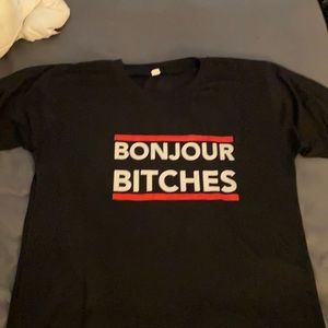 Black t shirt bonjour bitches